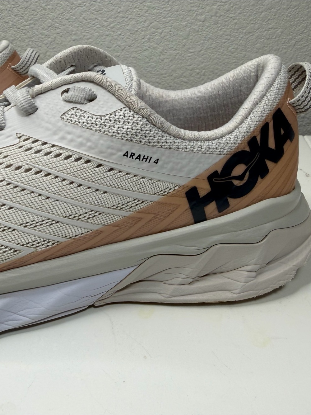 Hoka One One ARAHI 4 Women's White and Light Gray Running Shoes - Picture 8 of 12
